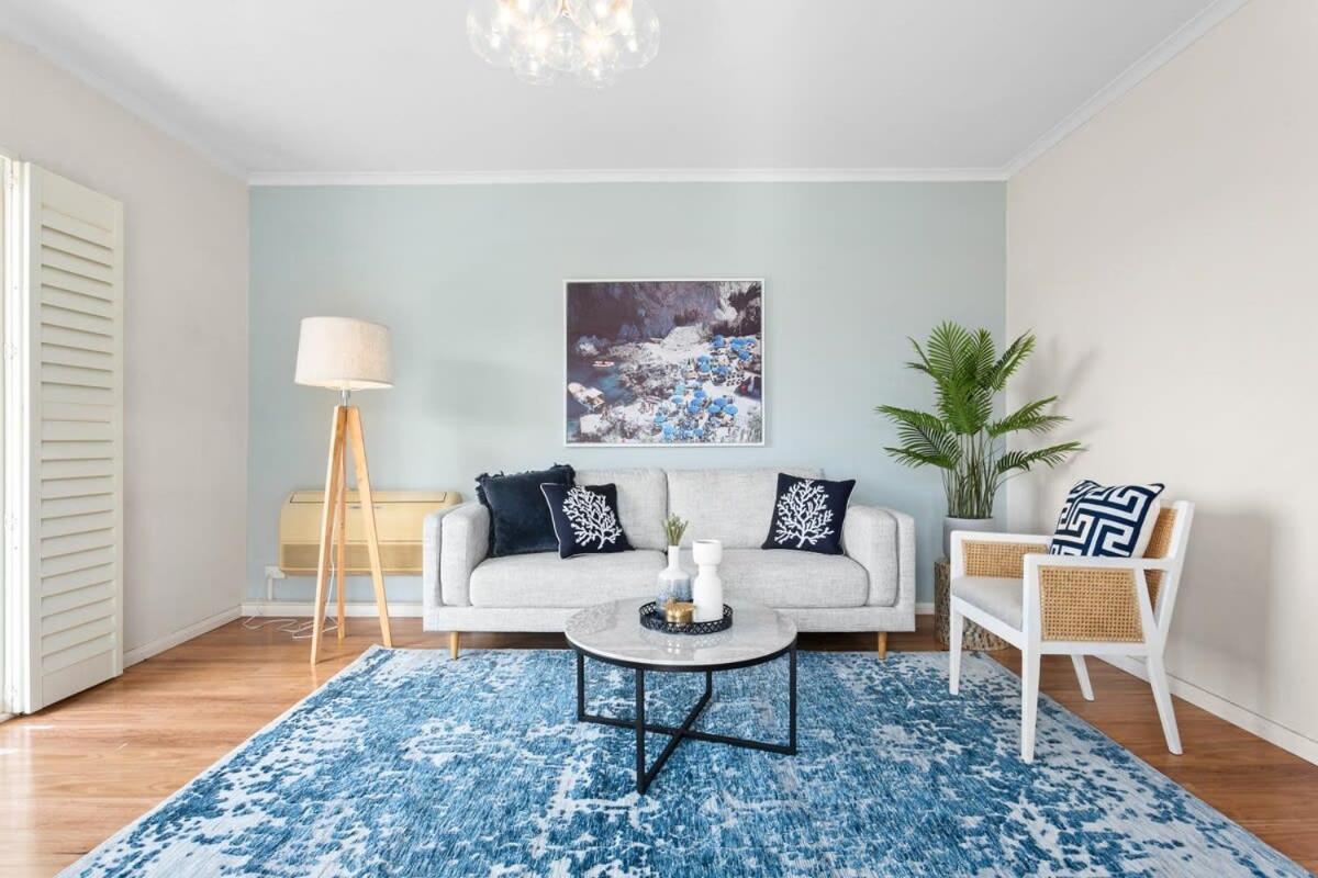 Apartment Bright 2-bed Unit With Parking By The Sydney