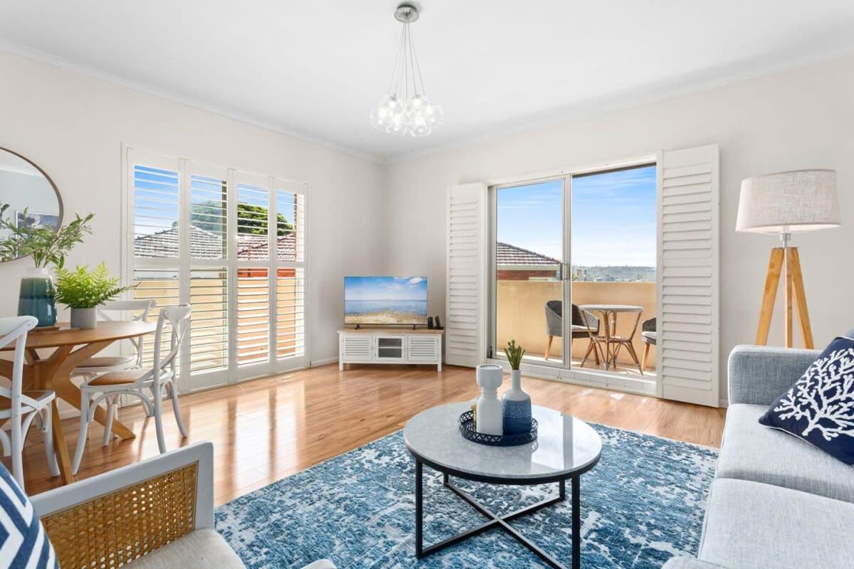Bright 2-bed Unit With Parking By The Apartment