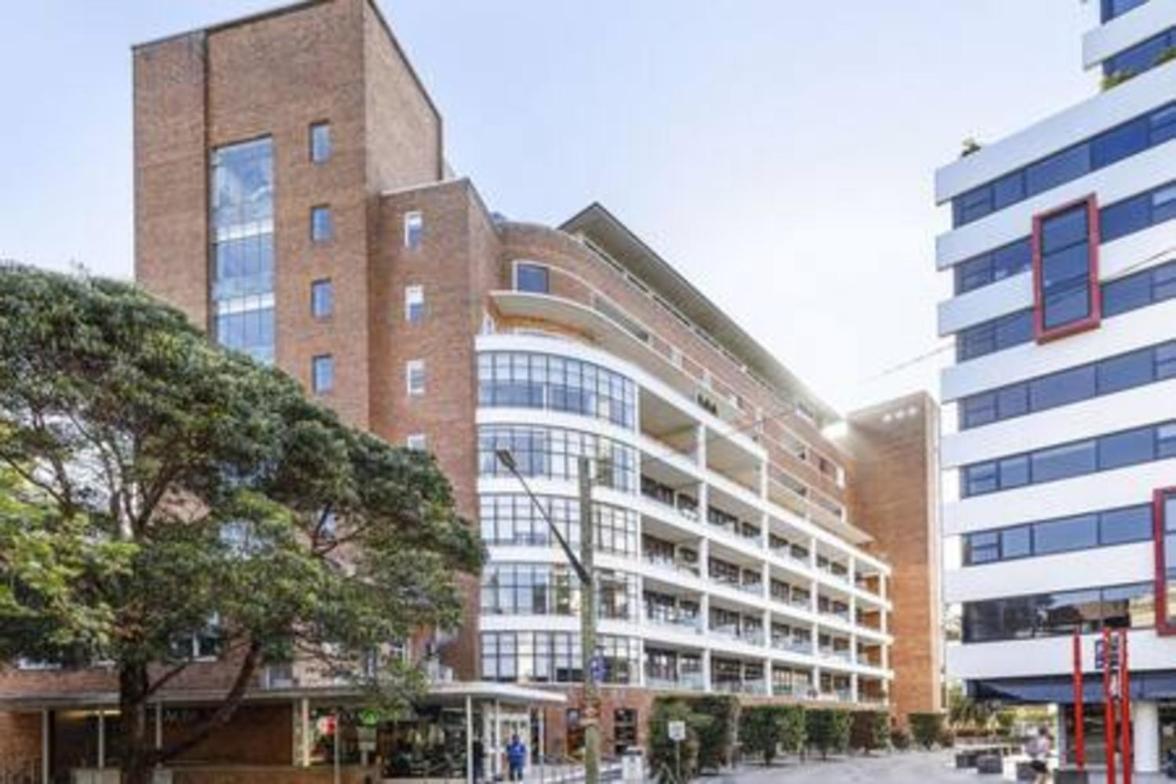 One Bedroom Unit At Location * Sydney