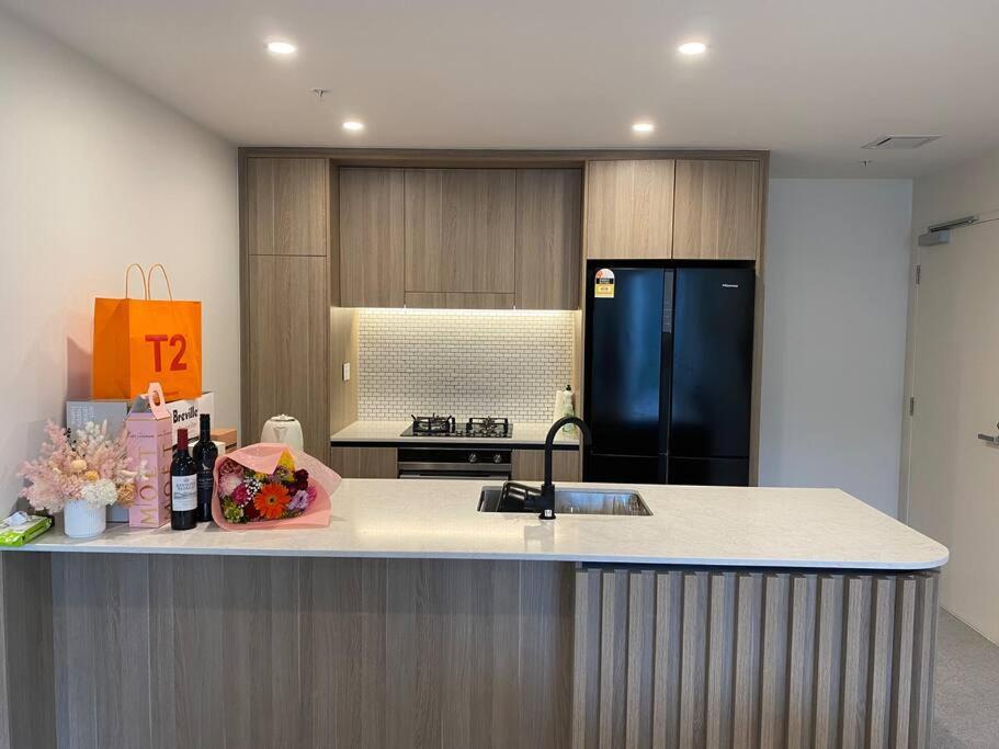 Cozy 2 Bedroom In Wentworth Point W Parking Apartment *