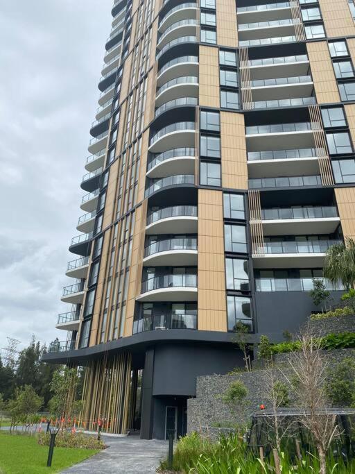 Apartment Cozy 2 Bedroom In Wentworth Point W Parking