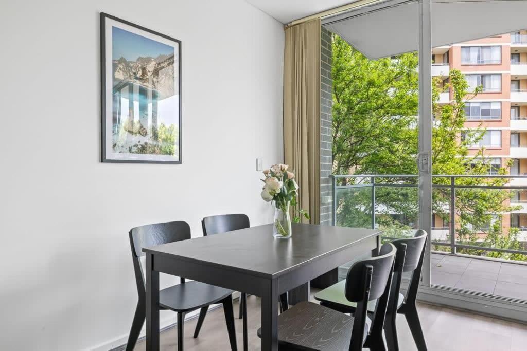 2br In Strathfield Sleeps 6 * Sydney