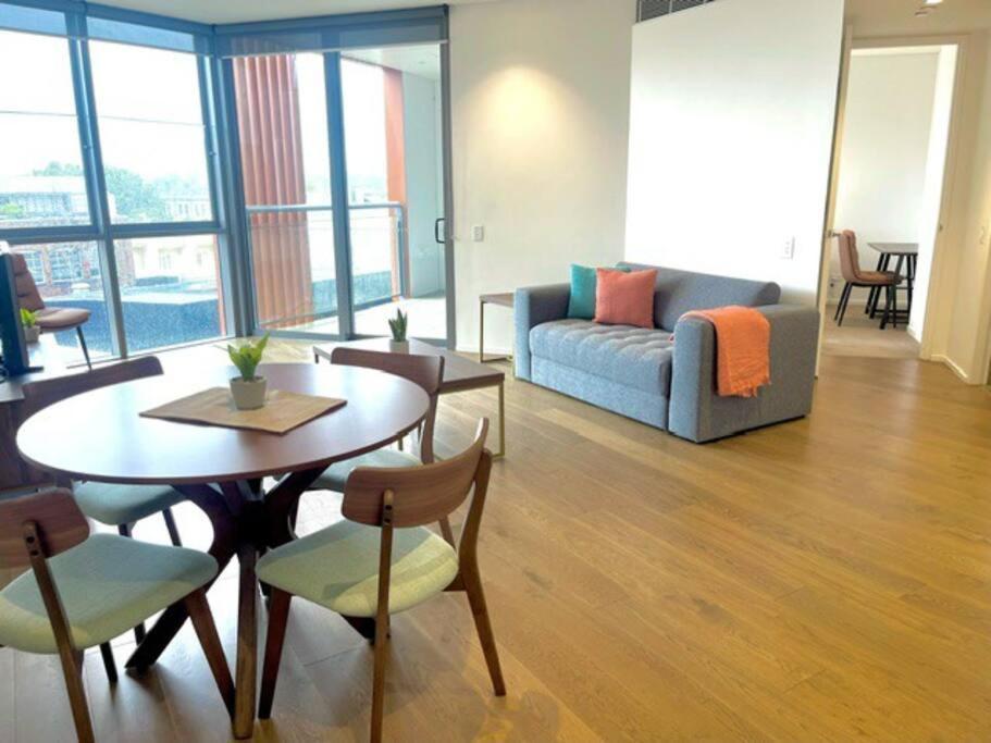 Side Beauty @ Chippendale 1 Bedroom Aircon Apartment