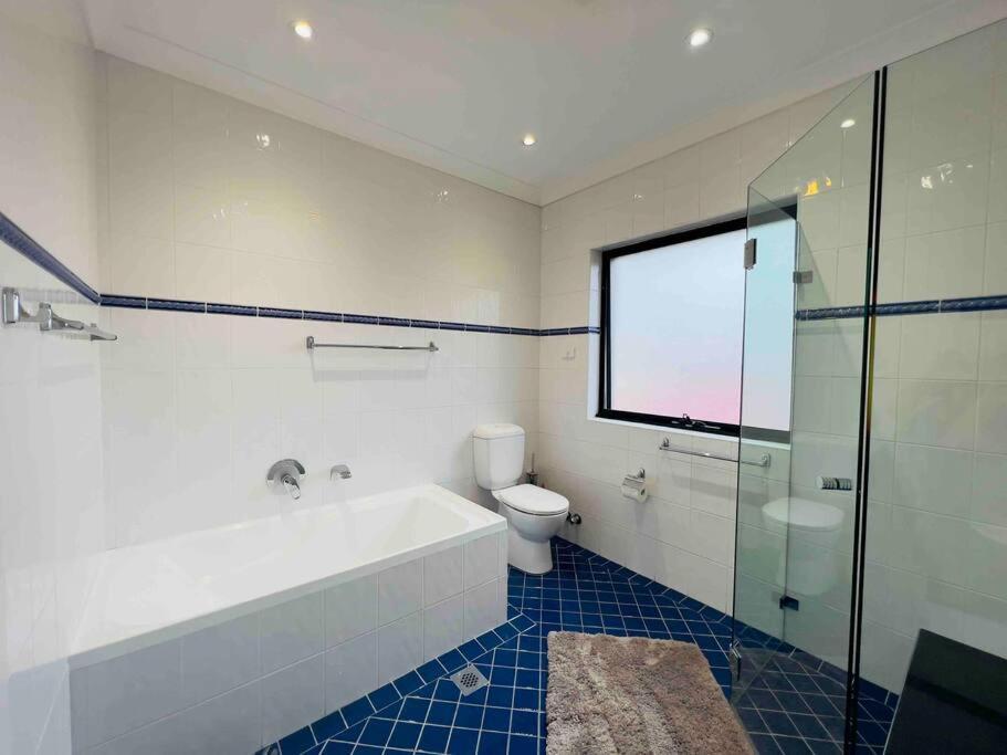 Maroubra Gem Close To Everything Sleep 16 *