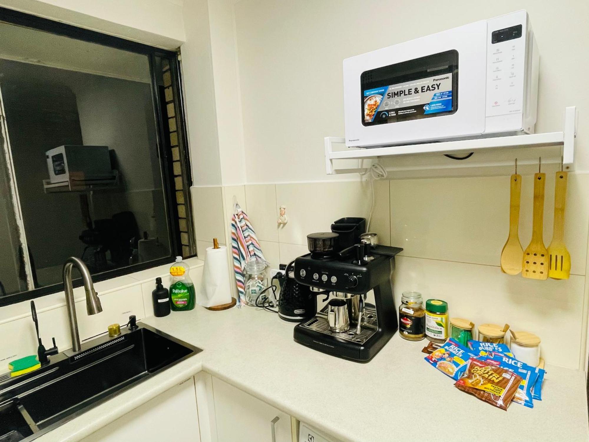 Private View 1 Bed With Parking Apartment Sydney
