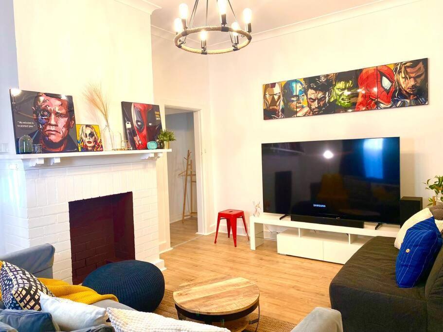 Lux 4br Straithfield House Close 2 Airport/city