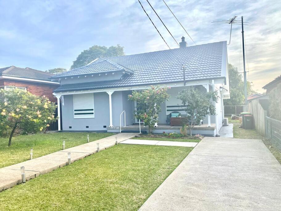 Lux 4br Straithfield House Close 2 Airport/city Casa de férias Sidney