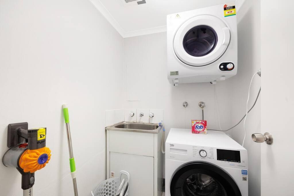 Sky-view 2b2b1g In Hurstville -1 Min To Westfield Apartment Sydney