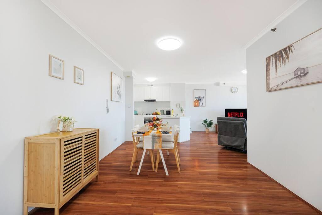 Sky-view 2b2b1g In Hurstville -1 Min To Westfield Apartment Sydney