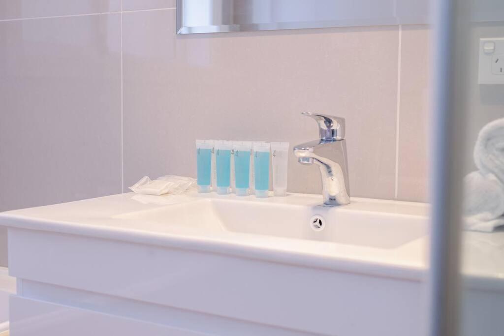 Comfy Family @ Kingsgrove Sleeps 7 With 2 Bathrooms & Parking Sydney