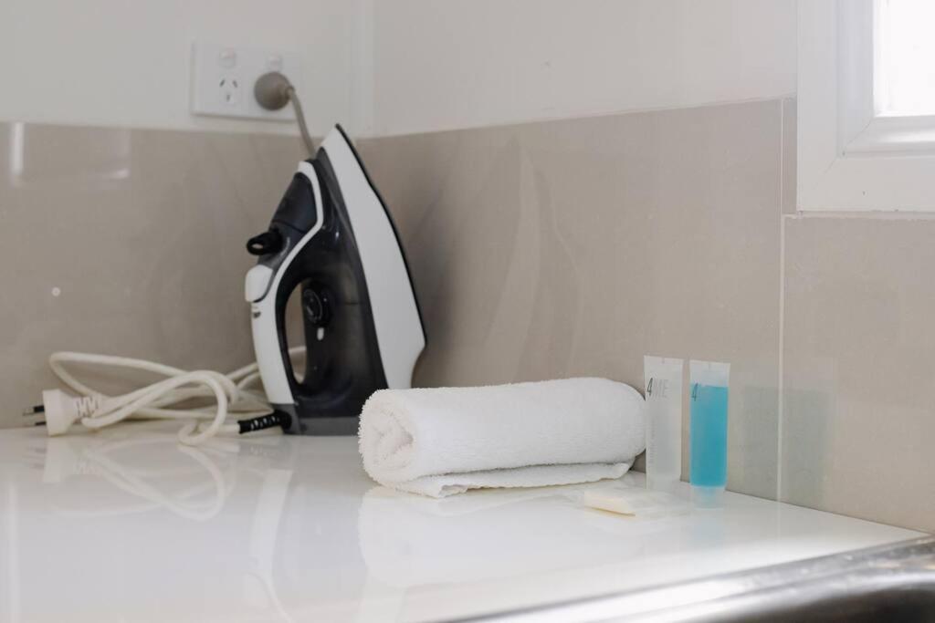 Comfy Family @ Kingsgrove Sleeps 7 With 2 Bathrooms & Parking