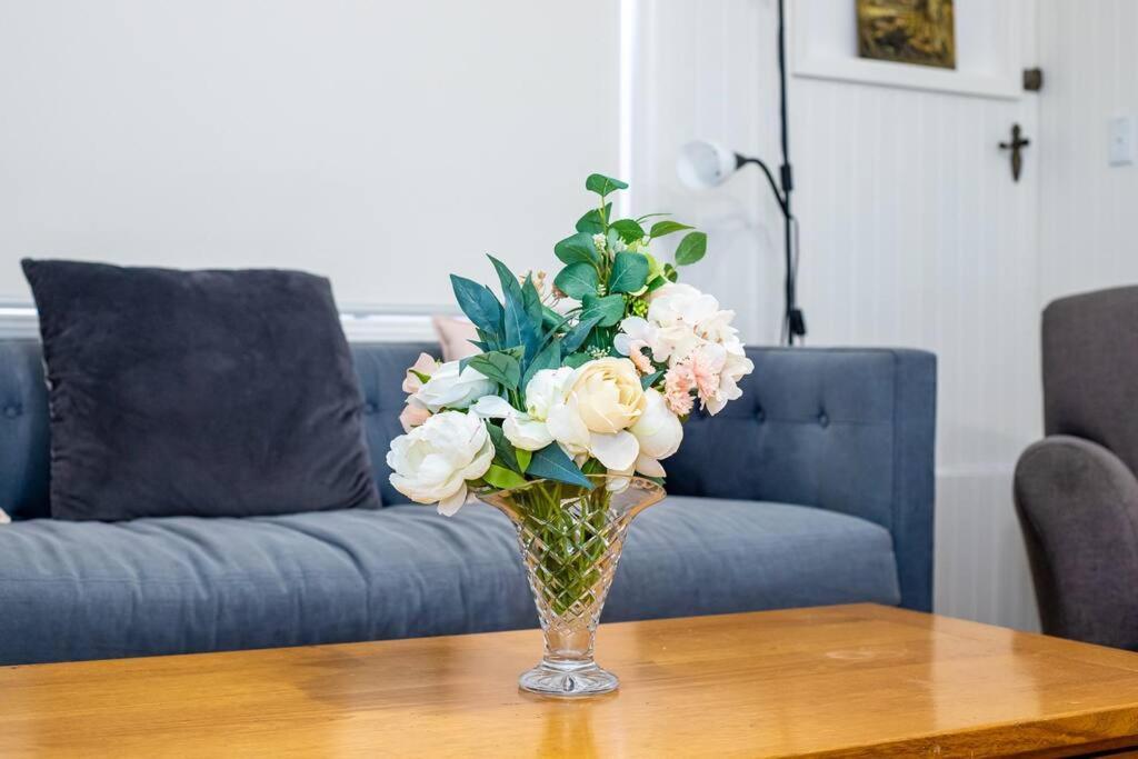 Comfy Family @ Kingsgrove Sleeps 7 With 2 Bathrooms & Parking * Sydney