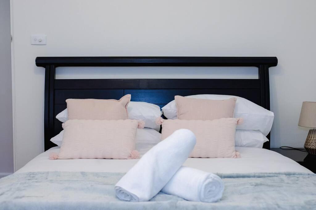 Comfy Family @ Kingsgrove Sleeps 7 With 2 Bathrooms & Parking Holiday home Sydney