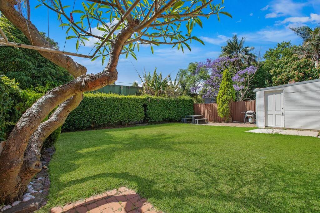 Comfy Family @ Kingsgrove Sleeps 7 With 2 Bathrooms & Parking Holiday home *