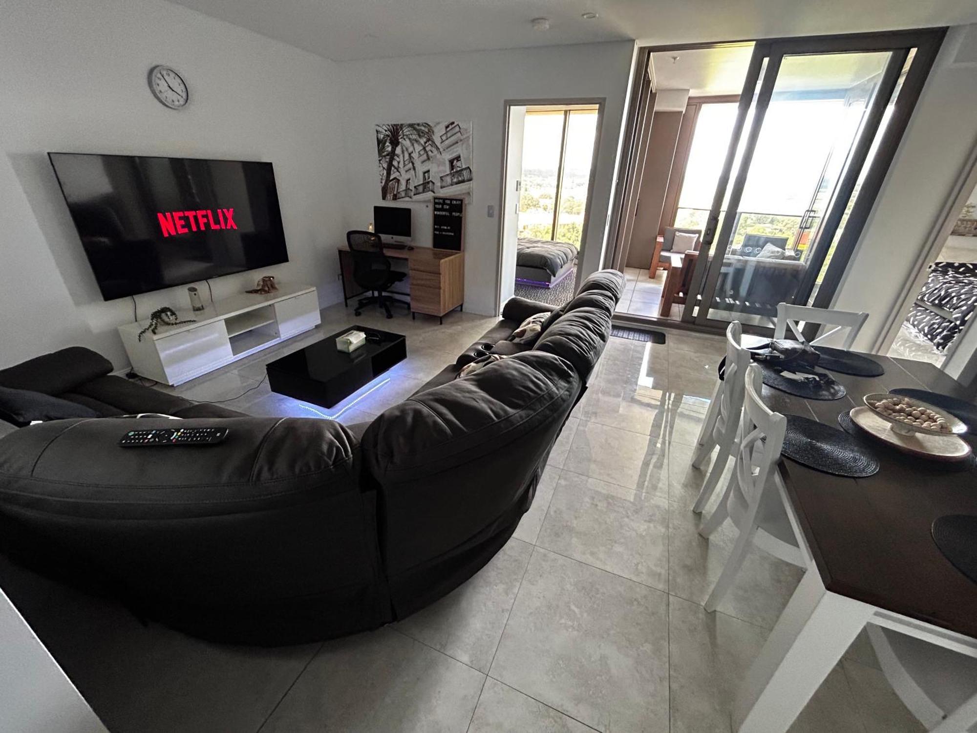 Classy Sleek Two Bedroom With Expansive River Views In The Heart Of Sydney's Second Cbd