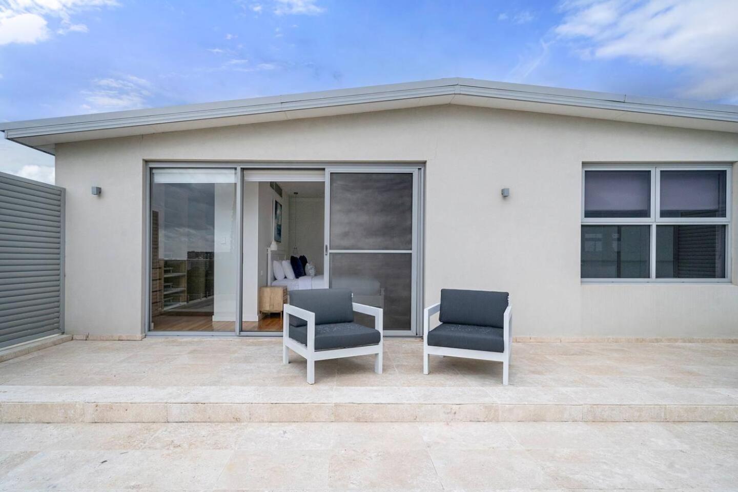 Villa 'starlight' A Slice Of The Hollywood Hills In Bexley Sydney