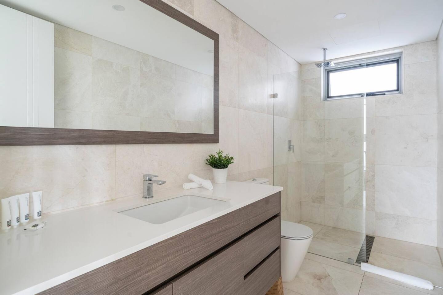 'starlight' A Slice Of The Hollywood Hills In Bexley Villa Sydney