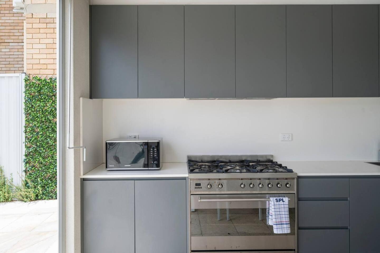 'starlight' A Slice Of The Hollywood Hills In Bexley Villa