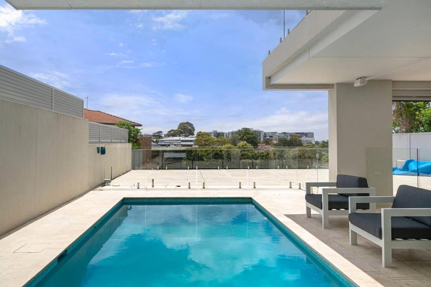 'starlight' A Slice Of The Hollywood Hills In Bexley * Sydney
