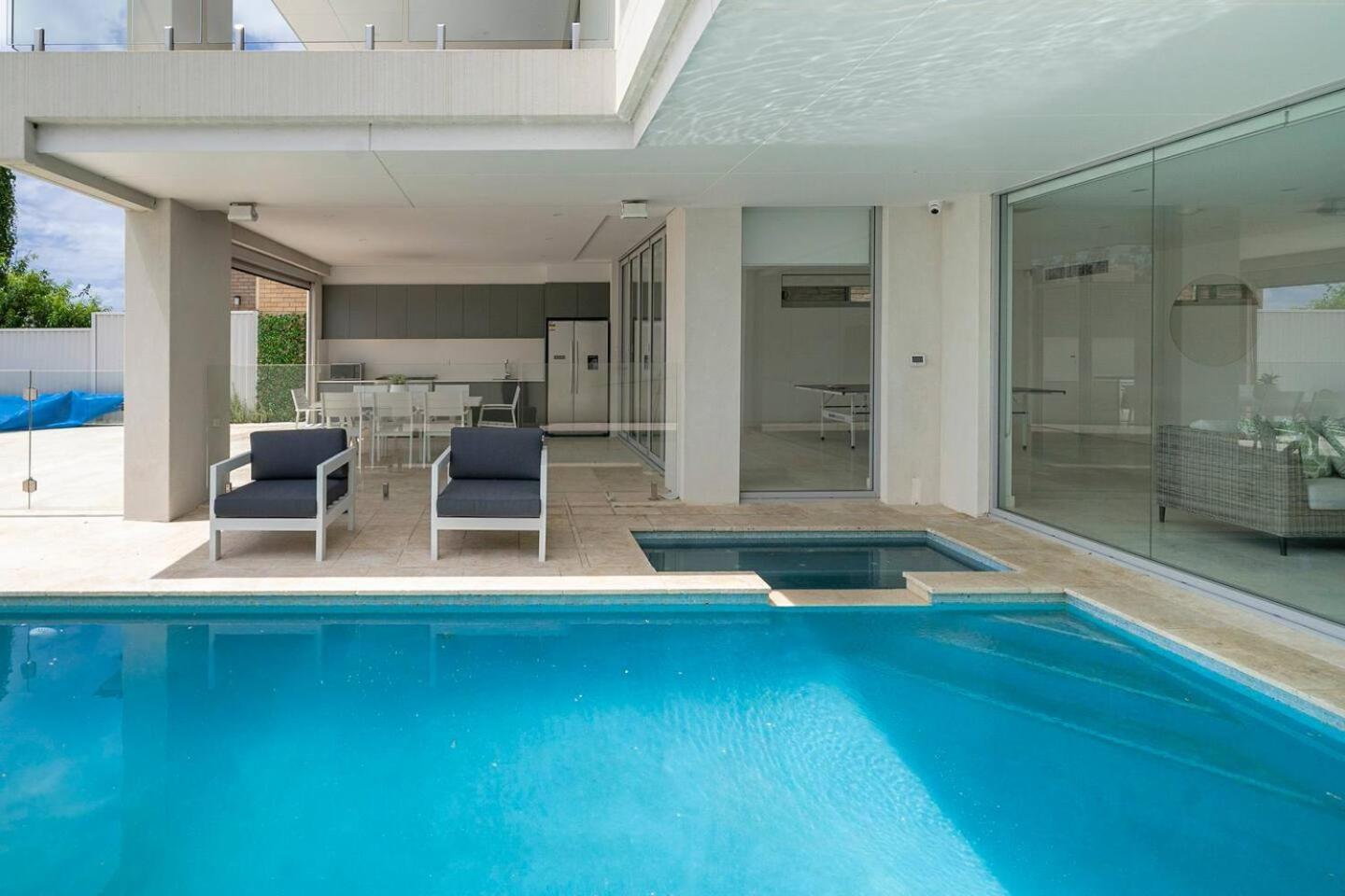 Villa 'starlight' A Slice Of The Hollywood Hills In Bexley *
