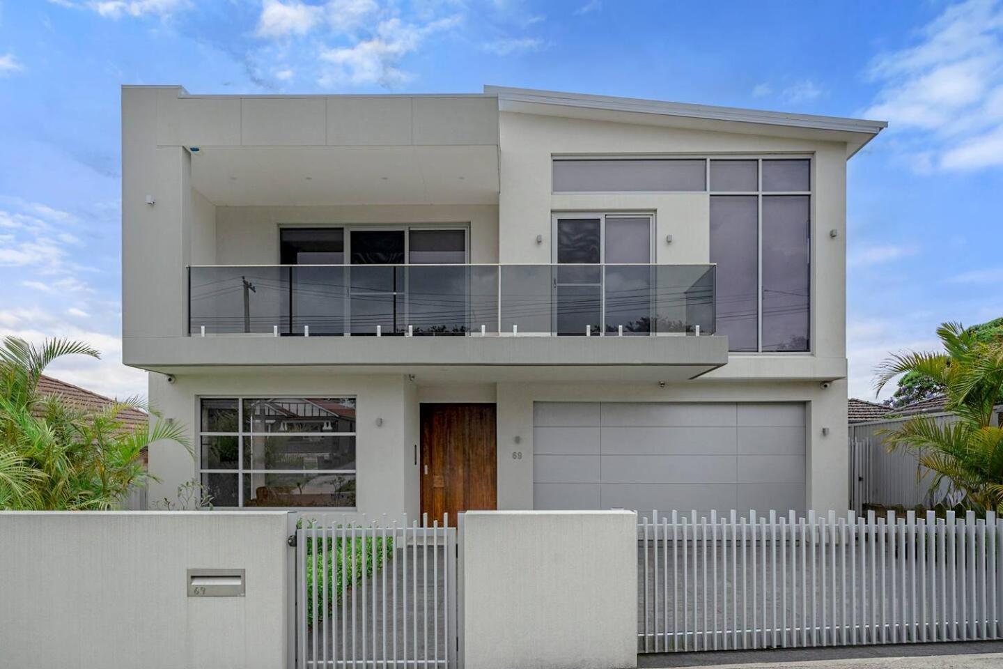 'starlight' A Slice Of The Hollywood Hills In Bexley * Sydney