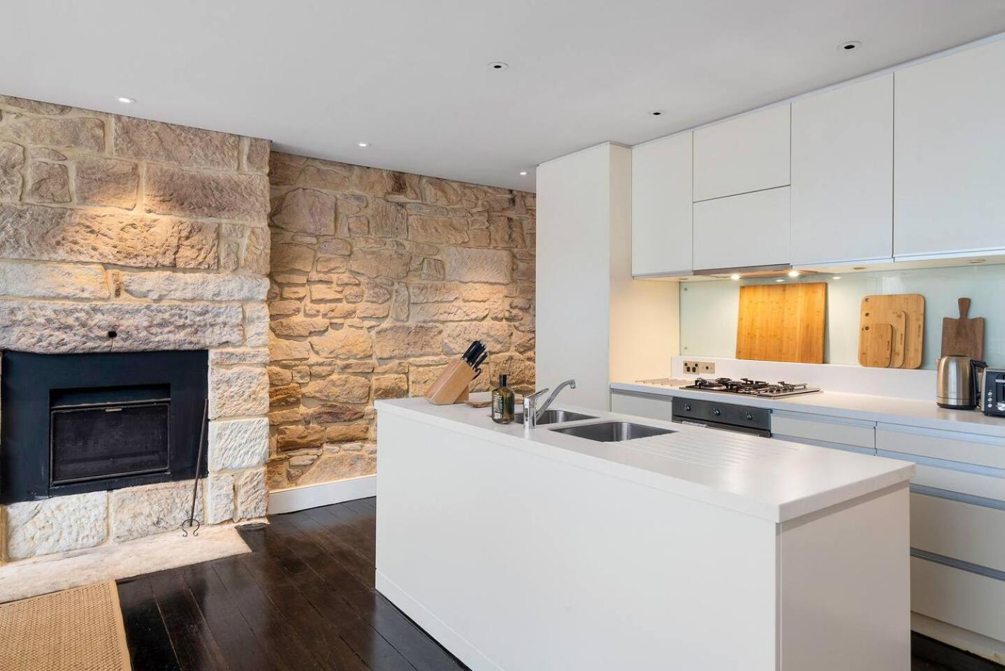 Elegant Paddington Sandstone With Parking *