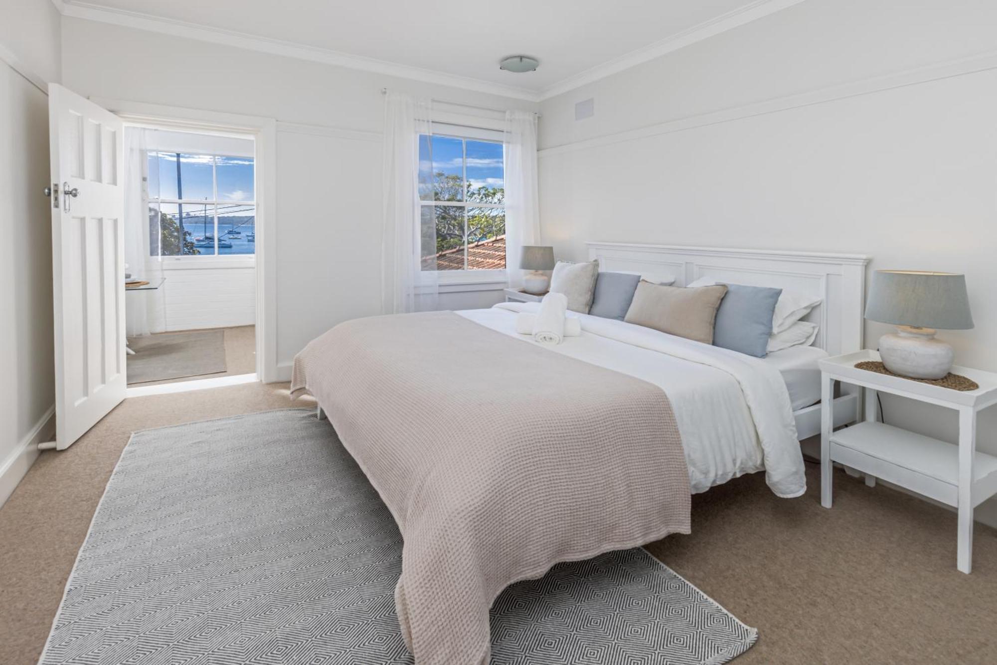 Luxe-coastal Balmoral Beachfront Apartment *