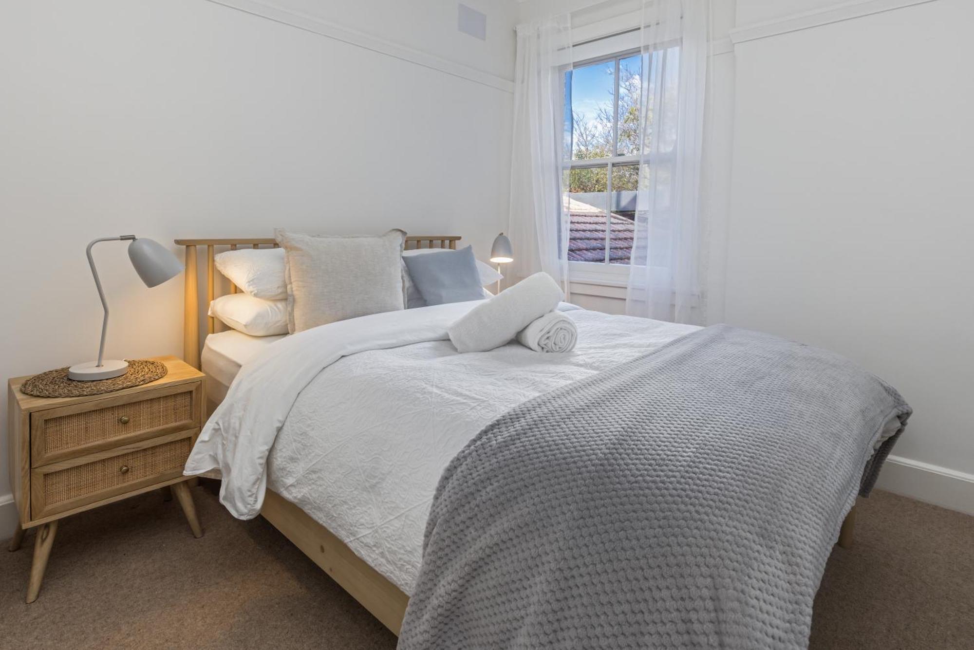 Luxe-coastal Balmoral Beachfront Apartment *