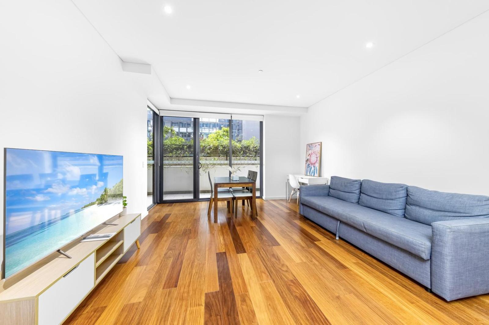 2br In Heart Of Burwood Apartment