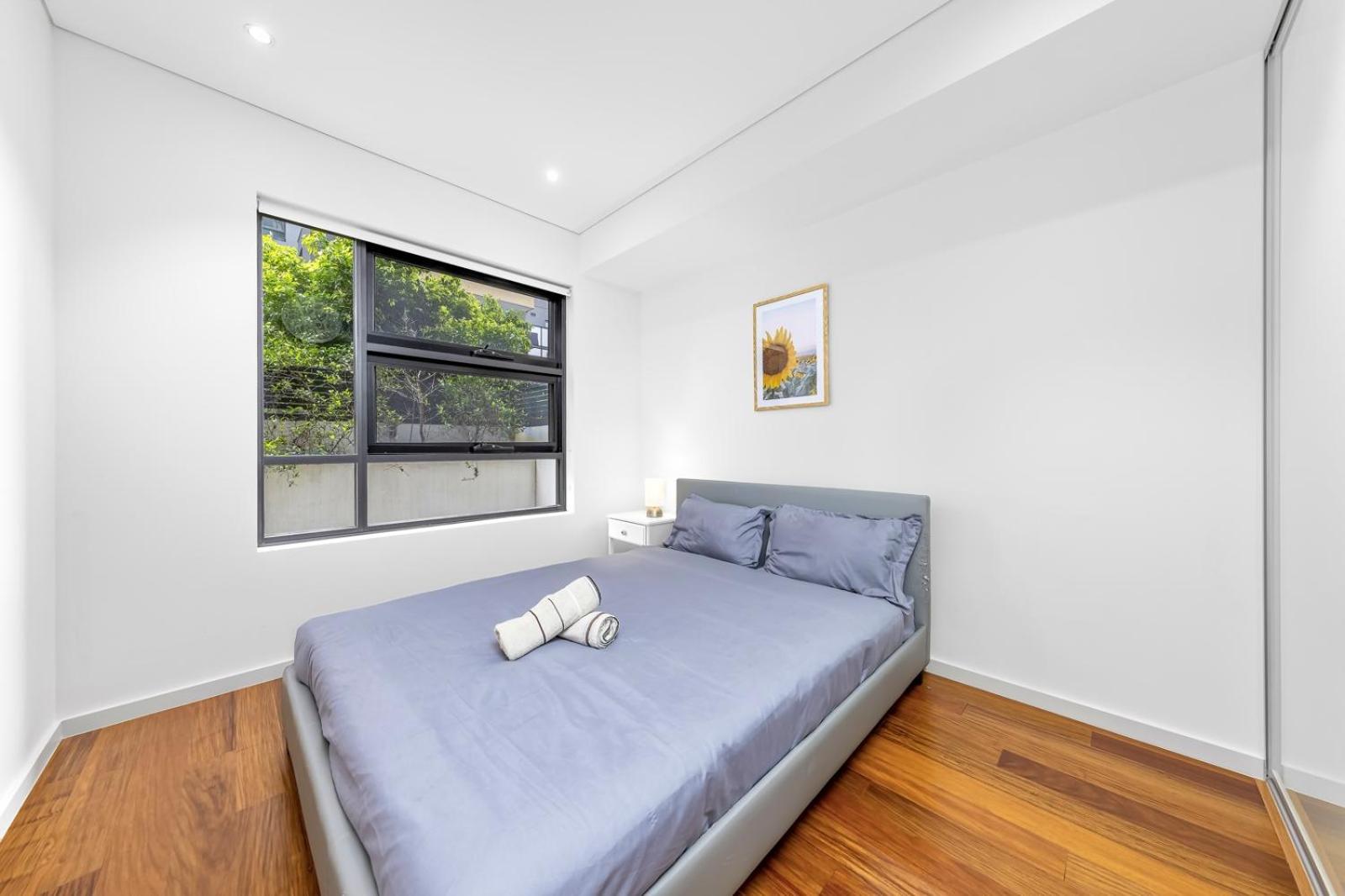 2br In Heart Of Burwood Apartment