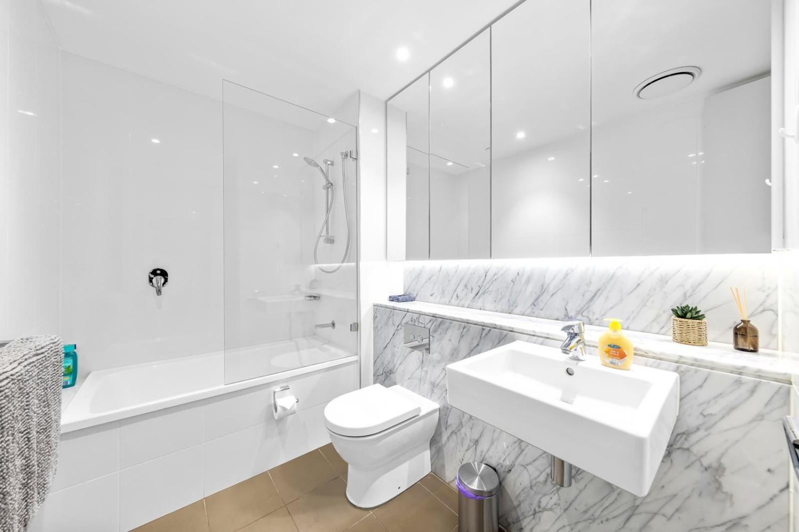 2br In Heart Of Burwood * Sydney