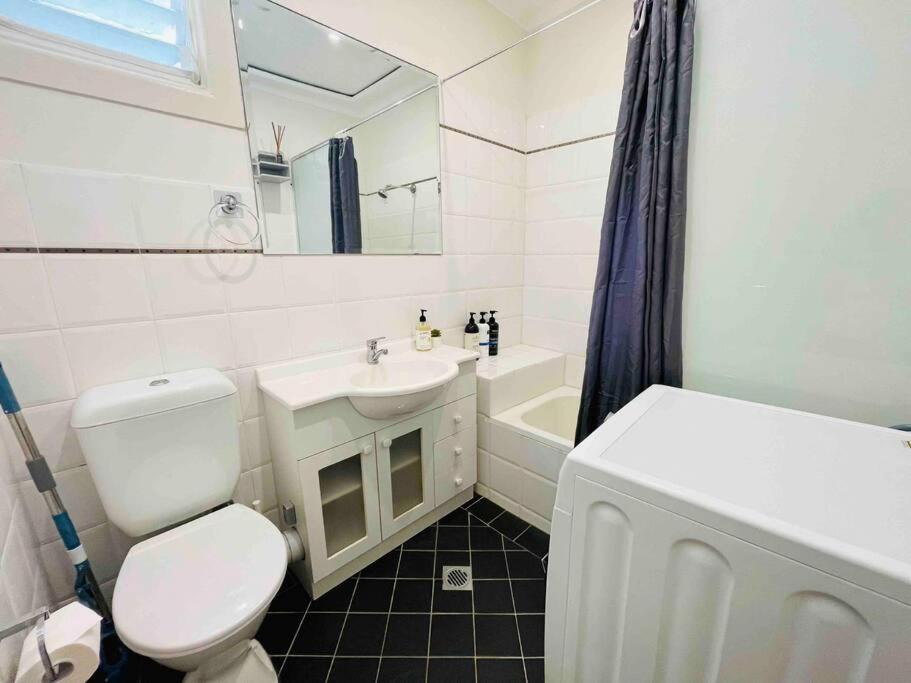 Opera & Harbour Bridge View Penthouse Apartment *
