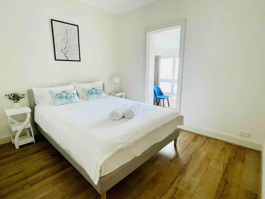 Opera & Harbour Bridge View Penthouse Apartment Sydney