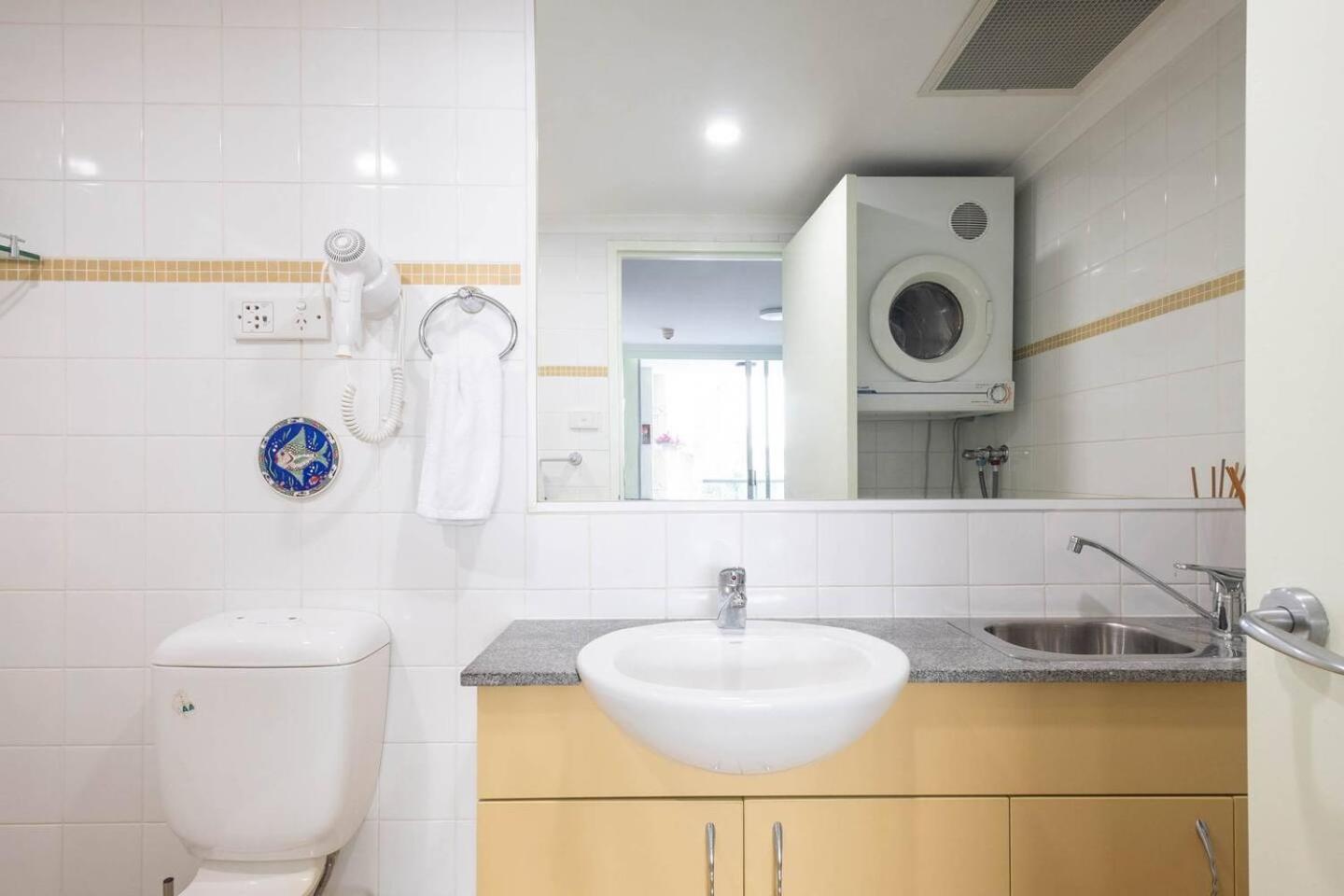Charming Chippendale Escape With Rooftop Pool Apartment