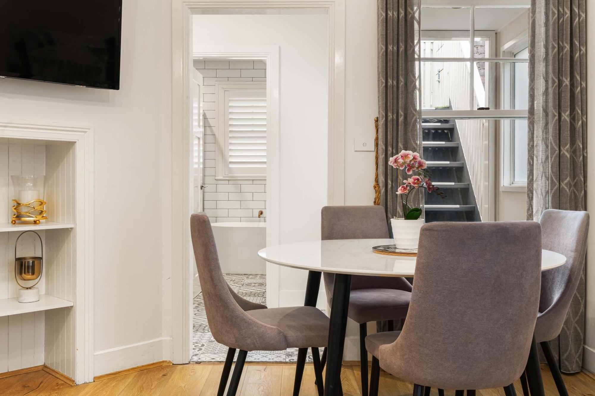 Boutique With Private Roof Terrace Apartment *