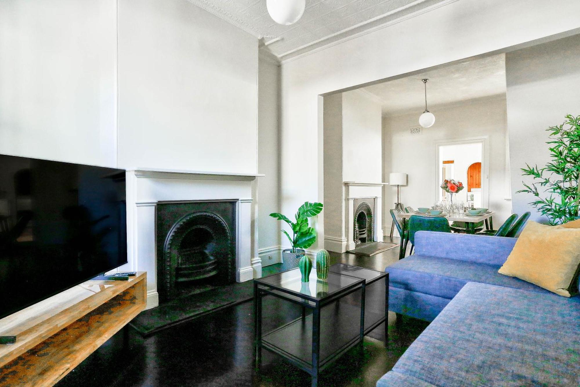 Delightful 2 Bedroom House Forest 2 E-bikes Included Sydney