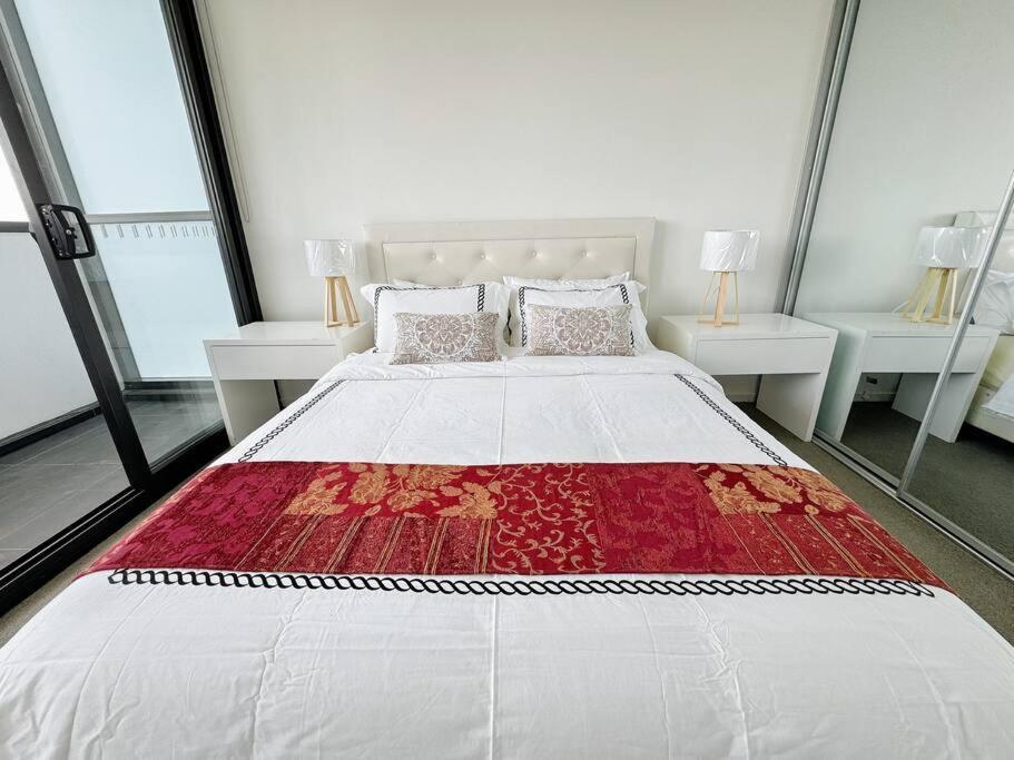 Modern 2brs@ Close2 Olympic Park Apartment