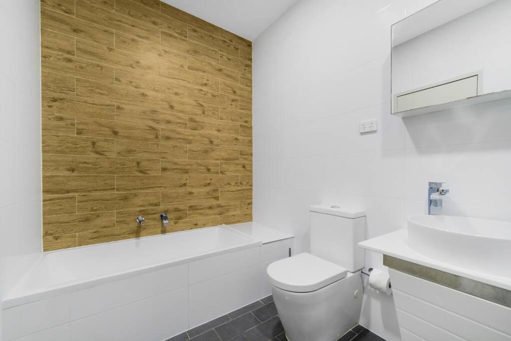Apartamento Spacious 3 Bed Near Airport With Parking *