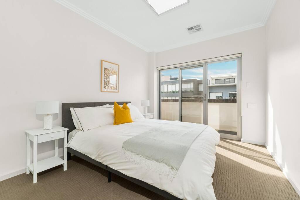 Spacious 3 Bed Near Airport With Parking * Sidney