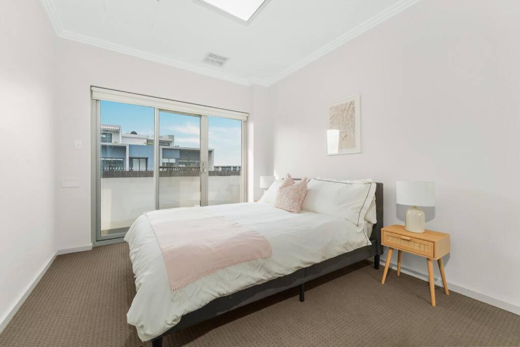 Spacious 3 Bed Near Airport With Parking Sidney