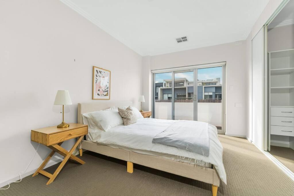 Spacious 3 Bed Near Airport With Parking Apartamento *