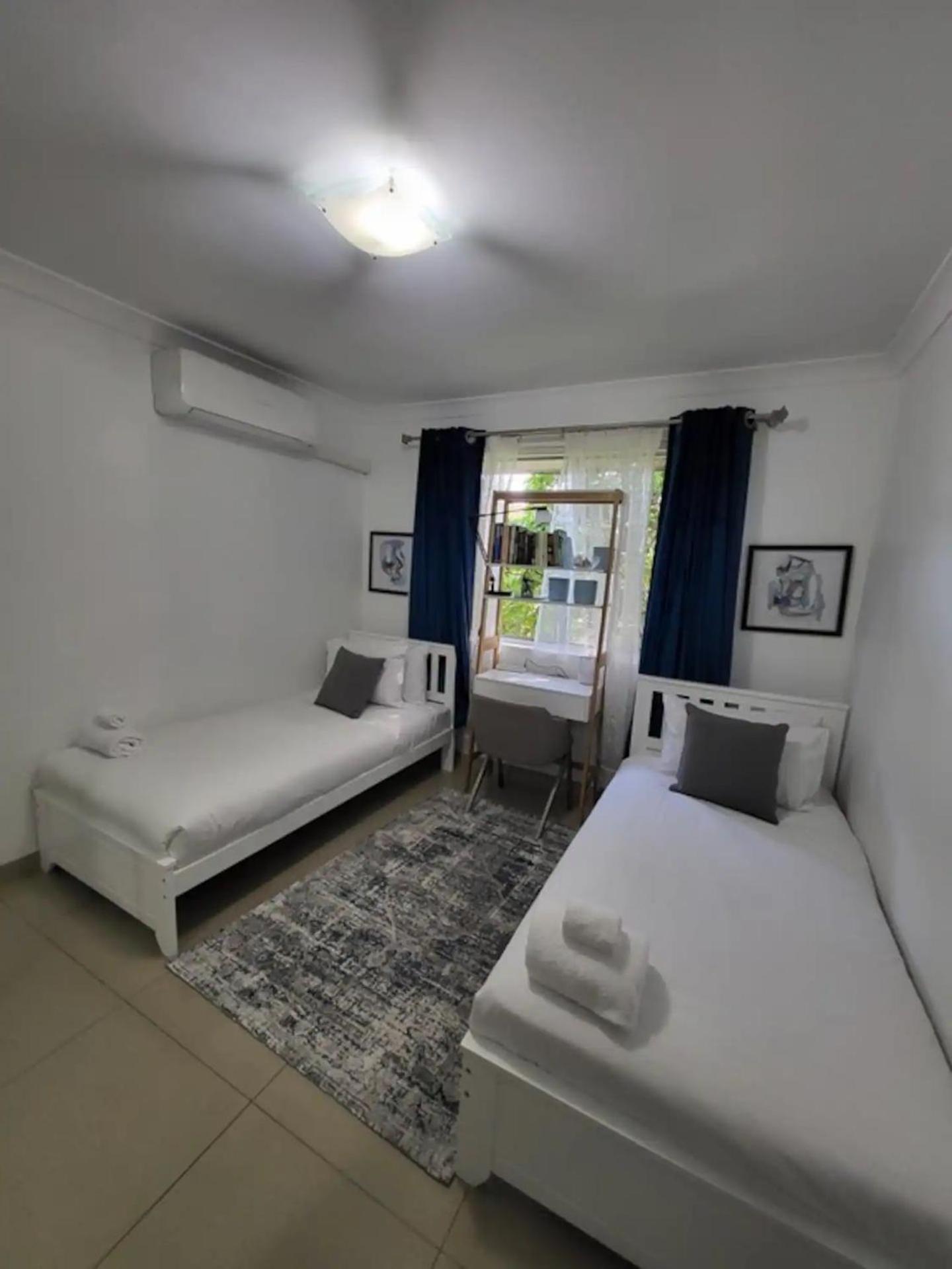 Chic Boutique 2br Walk To Station W/ Parking Apartment