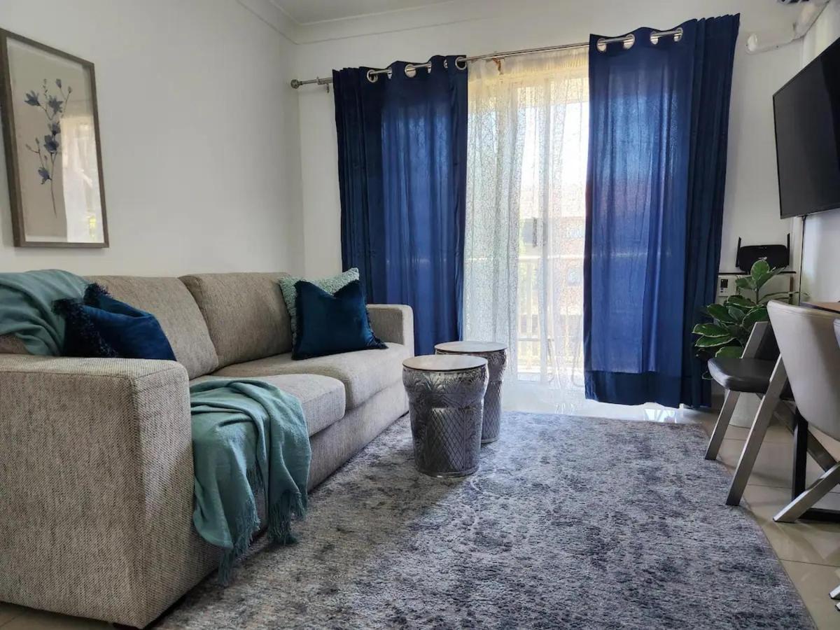 Chic Boutique 2br Walk To Station W/ Parking Apartment