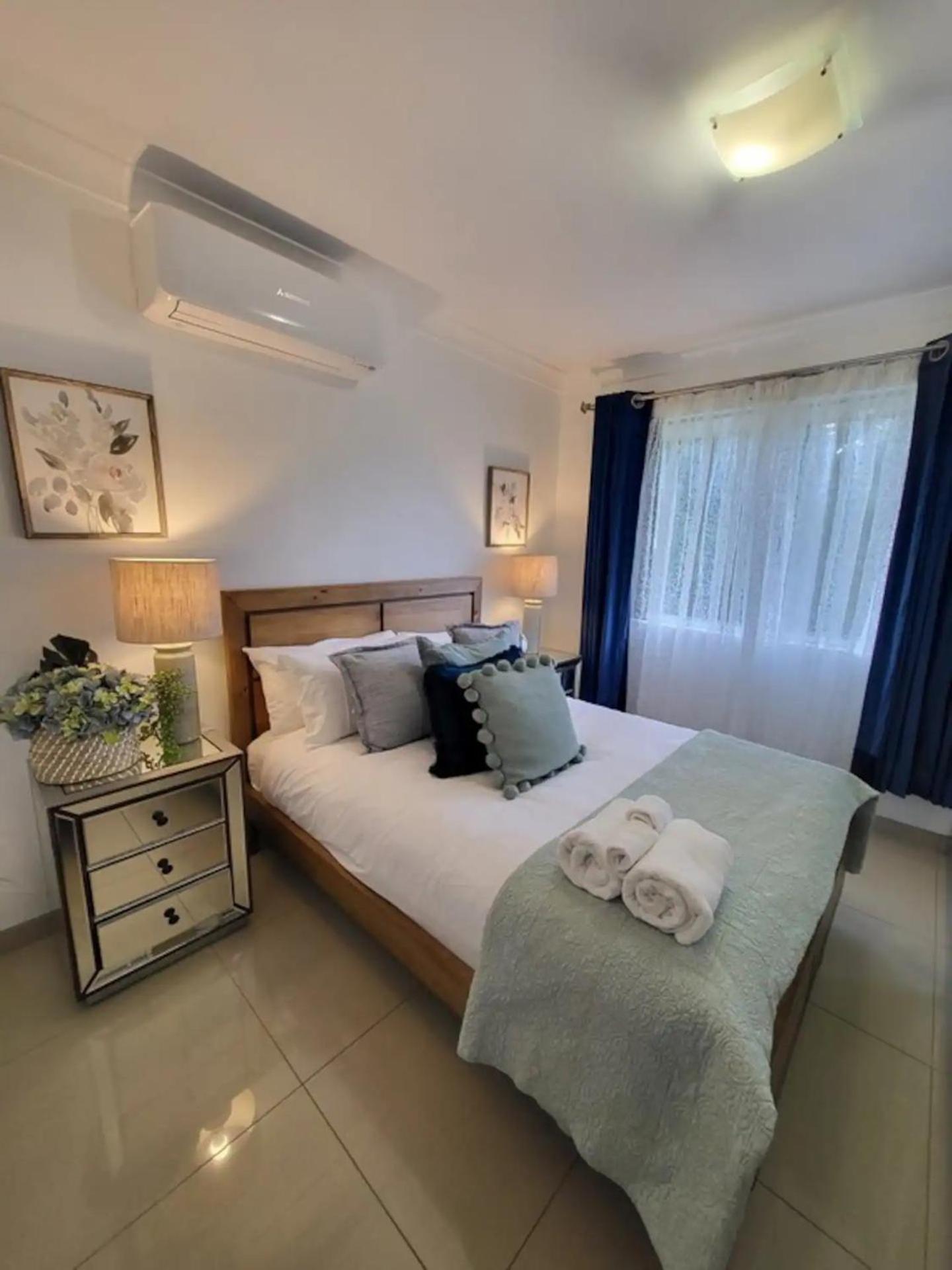 Apartment Chic Boutique 2br Walk To Station W/ Parking Sydney