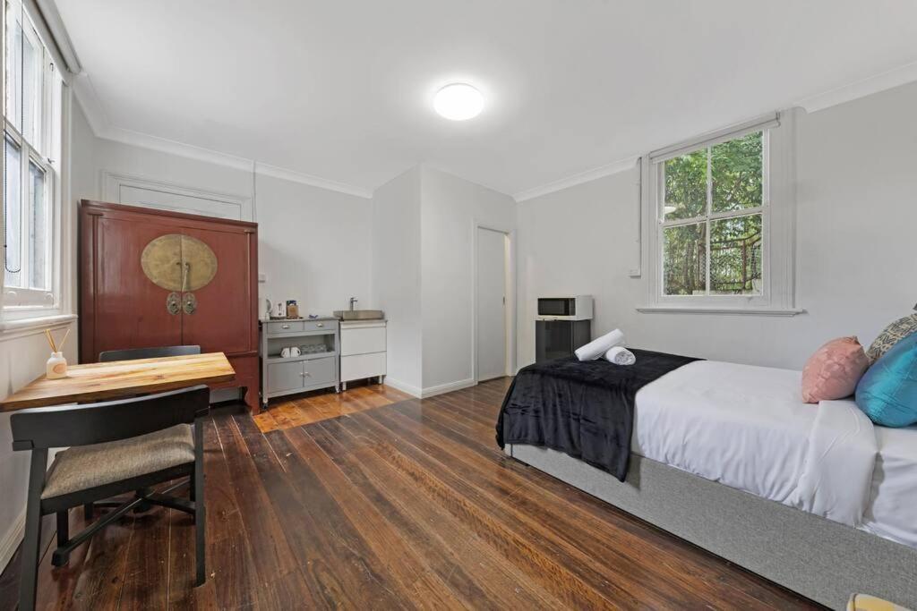 Budget 1 Bed Private Close To Ashfield Station Apartment