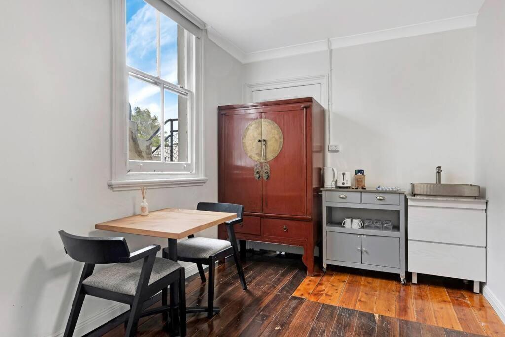 Apartment Budget 1 Bed Private Close To Ashfield Station *