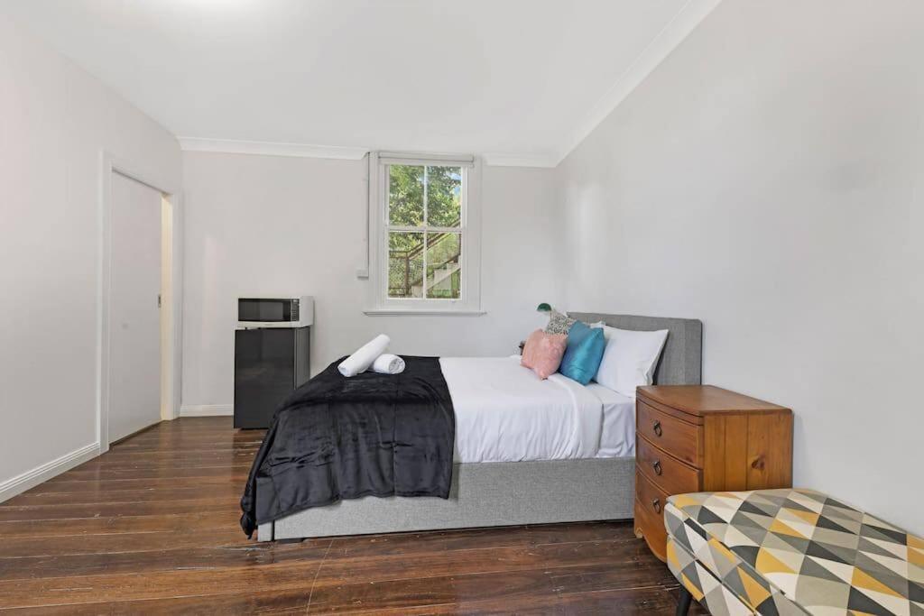 Budget 1 Bed Private Close To Ashfield Station Apartment Sydney