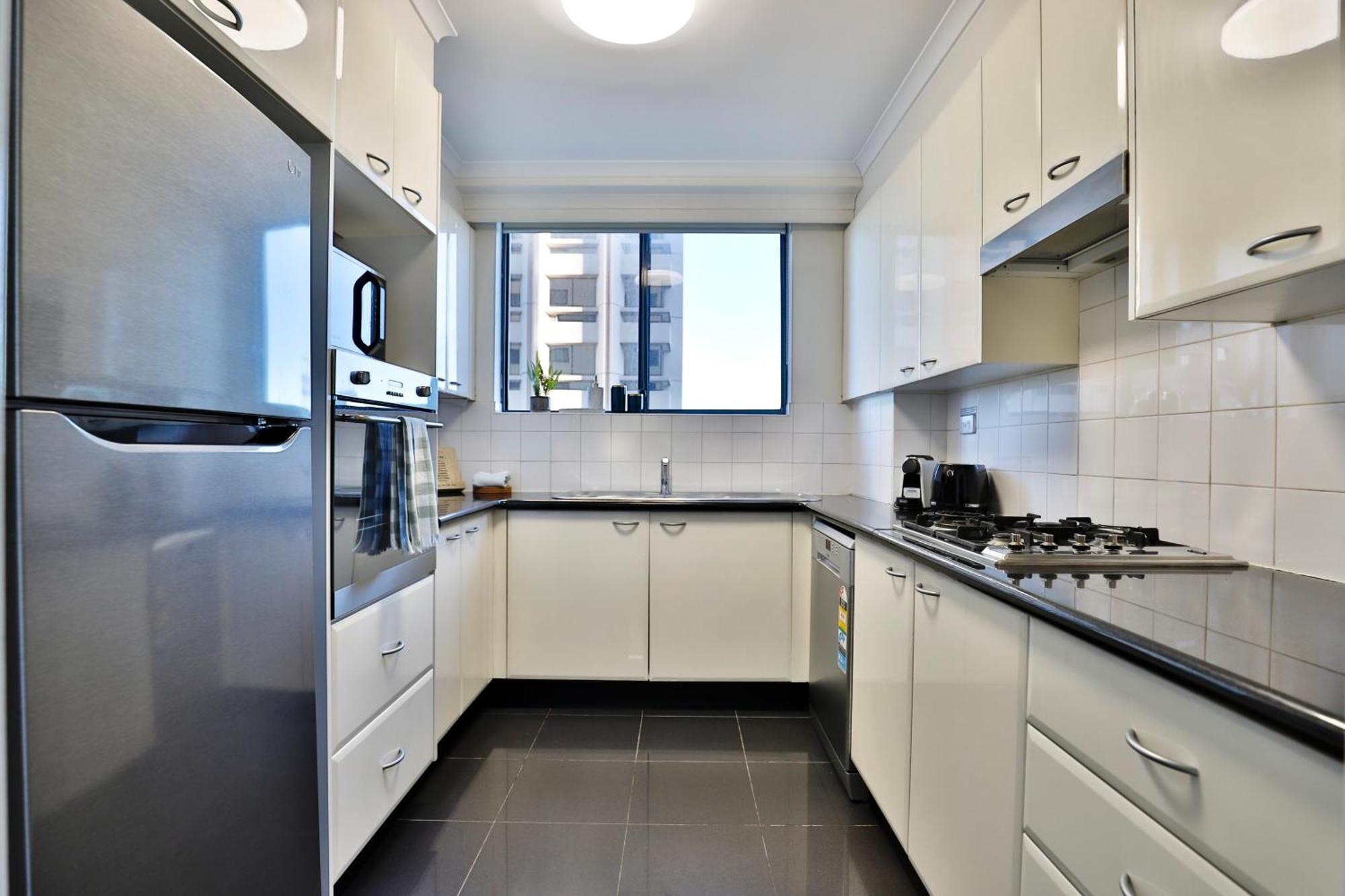 Vintage Charm 3br Abode - Views, Parking, Gym, Pool Sydney