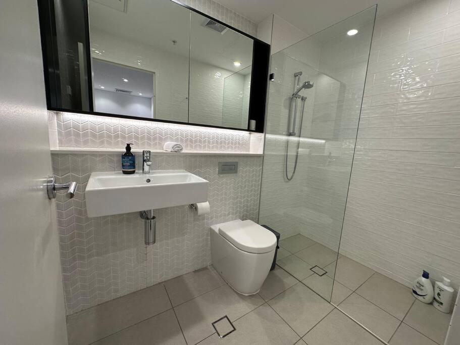 Kozyguru / Mortlake / Lovely 2 Bed / Nmo010 Apartamento *