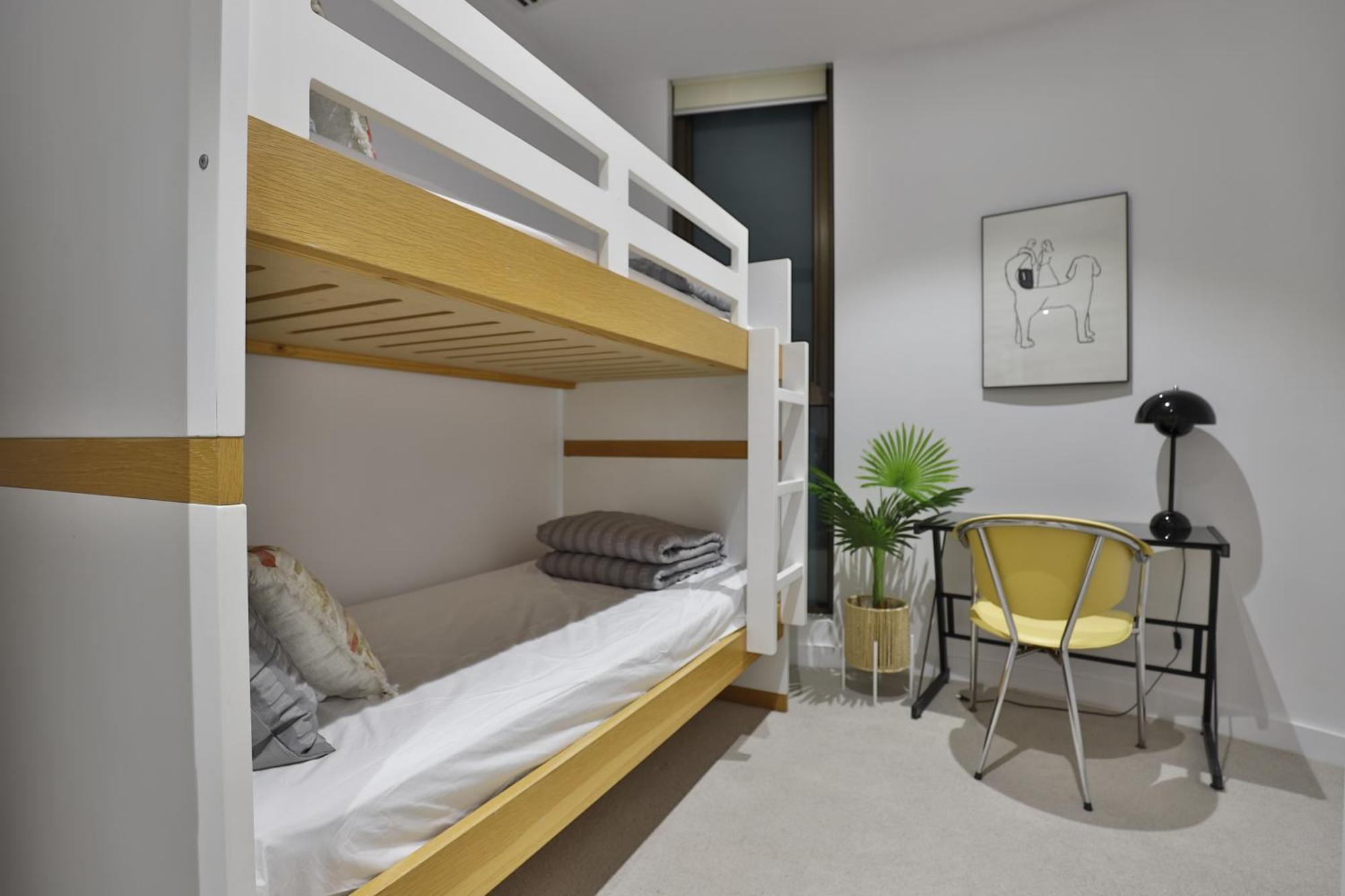 Chic Zenith Retreat -vista, Skylight, Parking Sydney